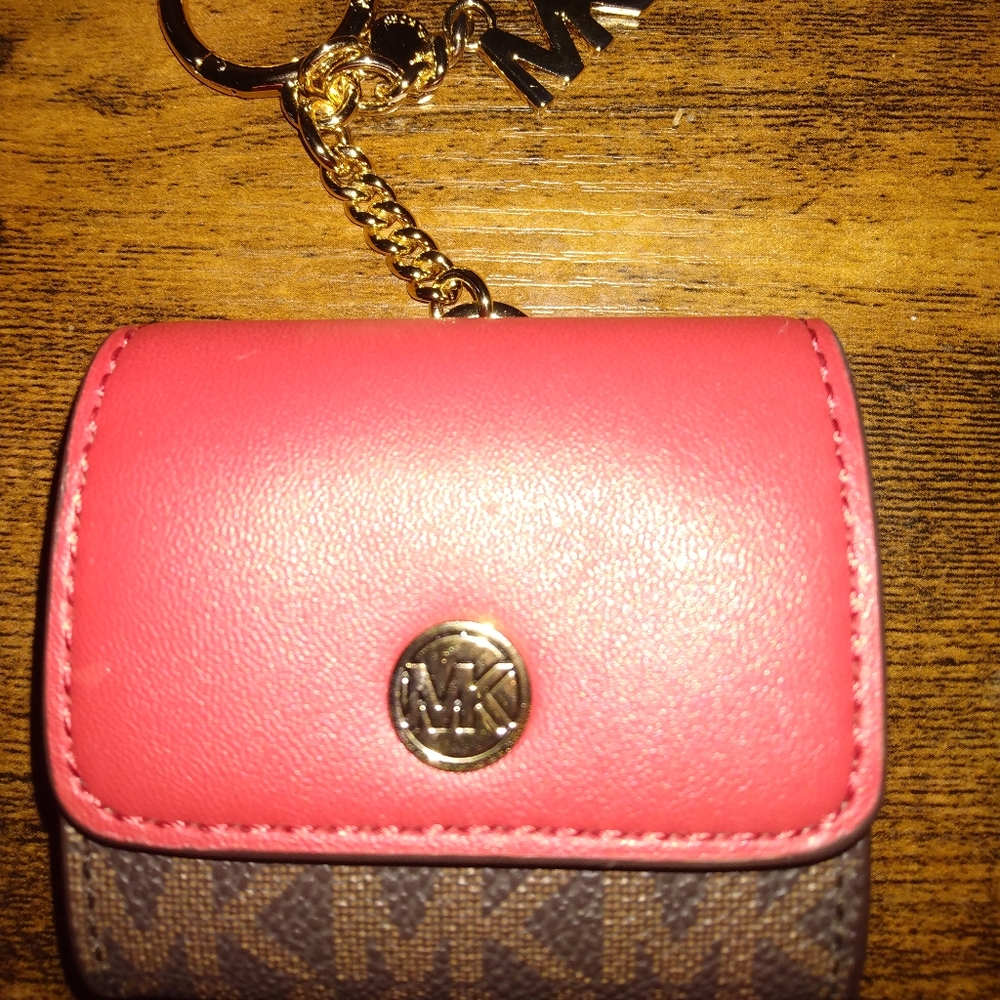 Jet Set Leather Signature Logo Airpod/Airpod Pro Case